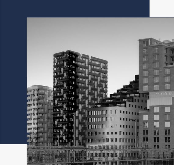 Svart-hvitt bilde av Barcode-området i Oslo, med moderne høyhus og unike fasader som gir området et urbant og arkitektonisk særpreg.